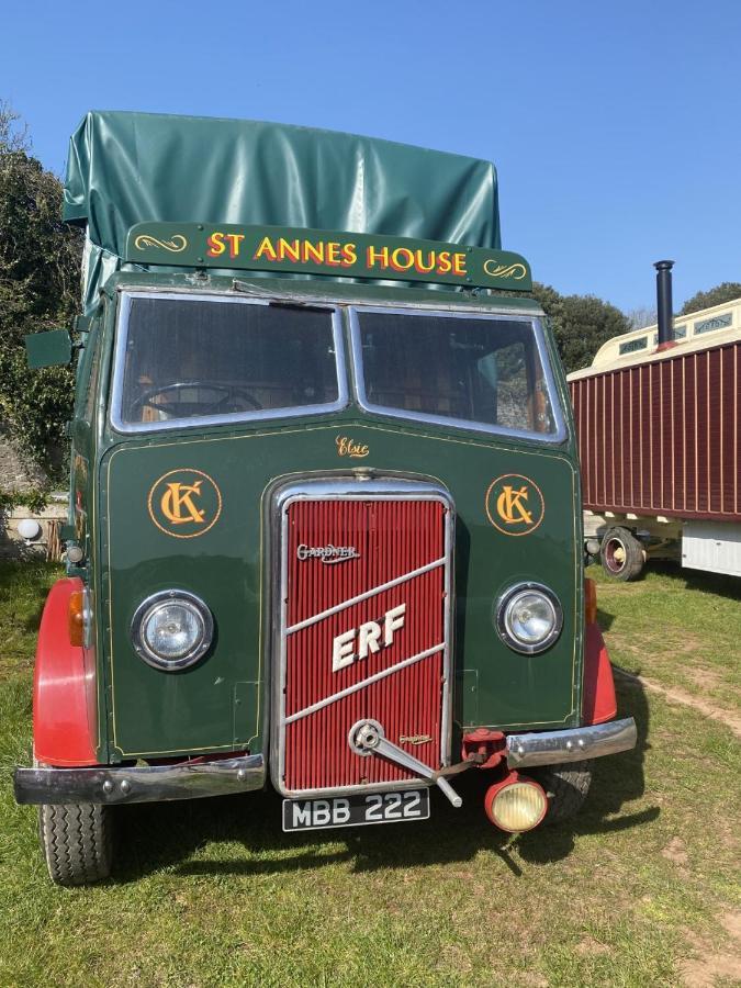 Landhuis Rare 1954 Renovated Vintage Lorry - Costal Location *